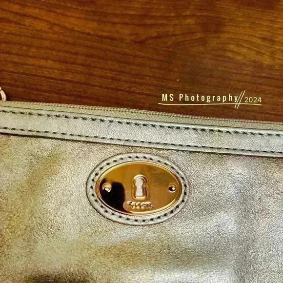 Fossil Metallic Gold Leather Wallet Wristlet - Picture 3 of 7